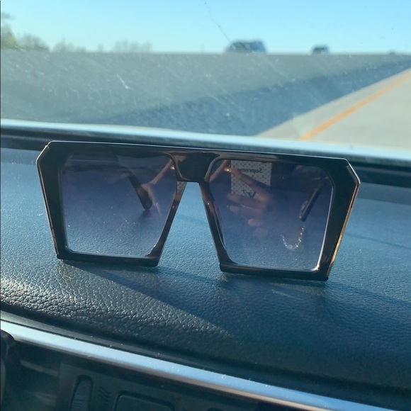 Shield frame sunglasses - Picture 3 of 3